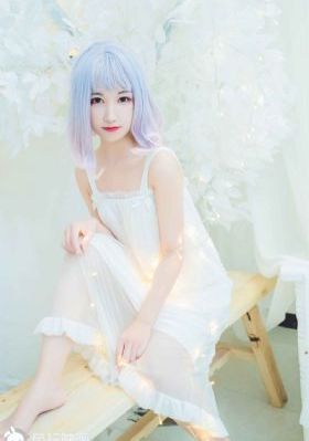 老板用手在秘书内裤里摸