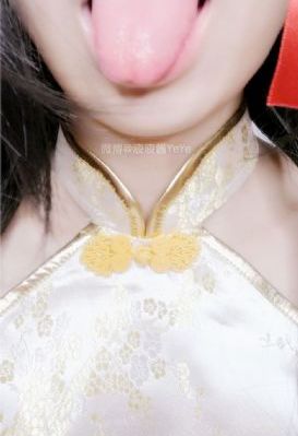 丰满女邻居的嫩苞张开视频
